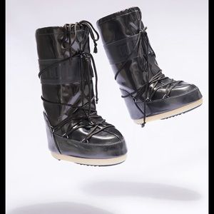 MOON BOOTS Black Vinyl worn once!